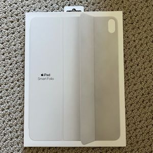 White iPad Air 4th Gen Smart Folio Case